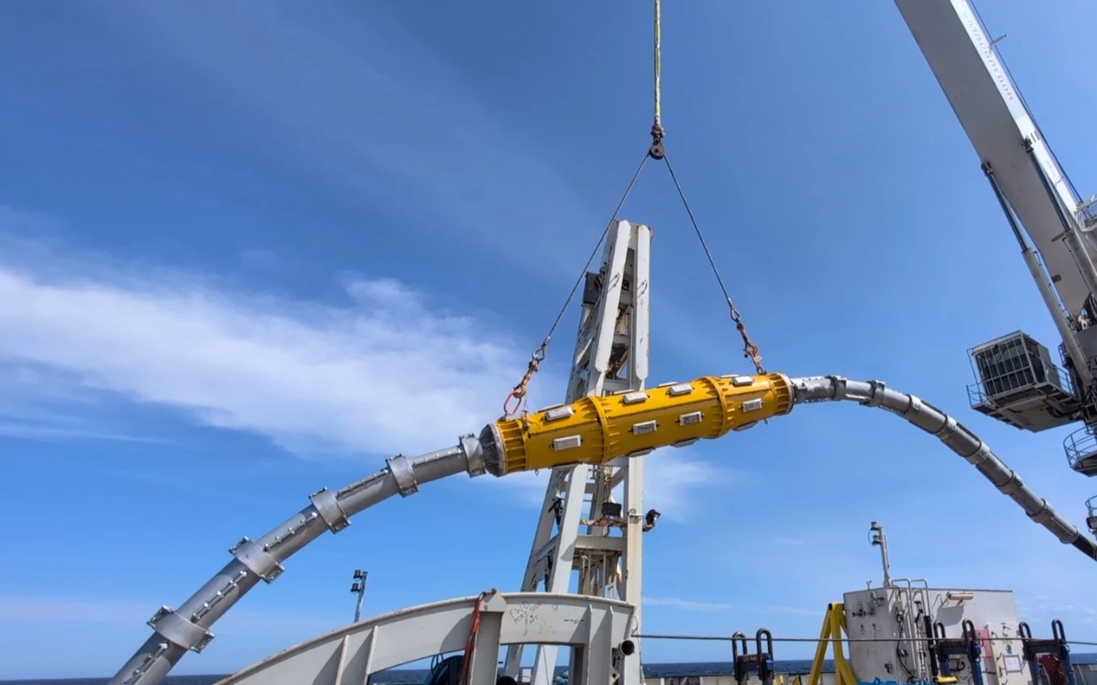 NKT Joint overboarding offshore export cable repair.jpg